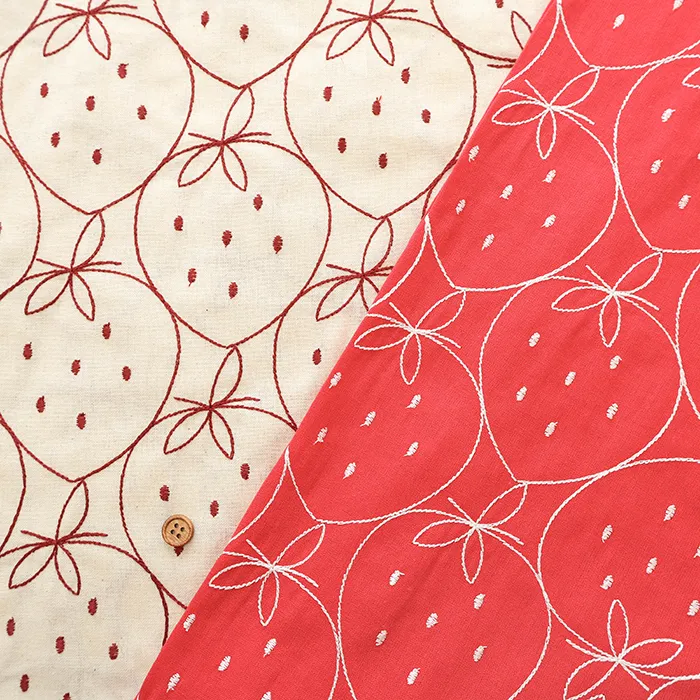 中国製 コットンシーチング刺繍生地 いちご