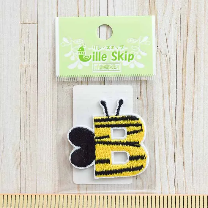 アイロン接着ワッペン 動物アルファベット Bee(ハチ)