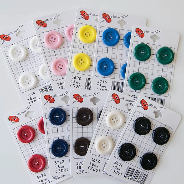 プラスチック 4つ穴ボタン18mm