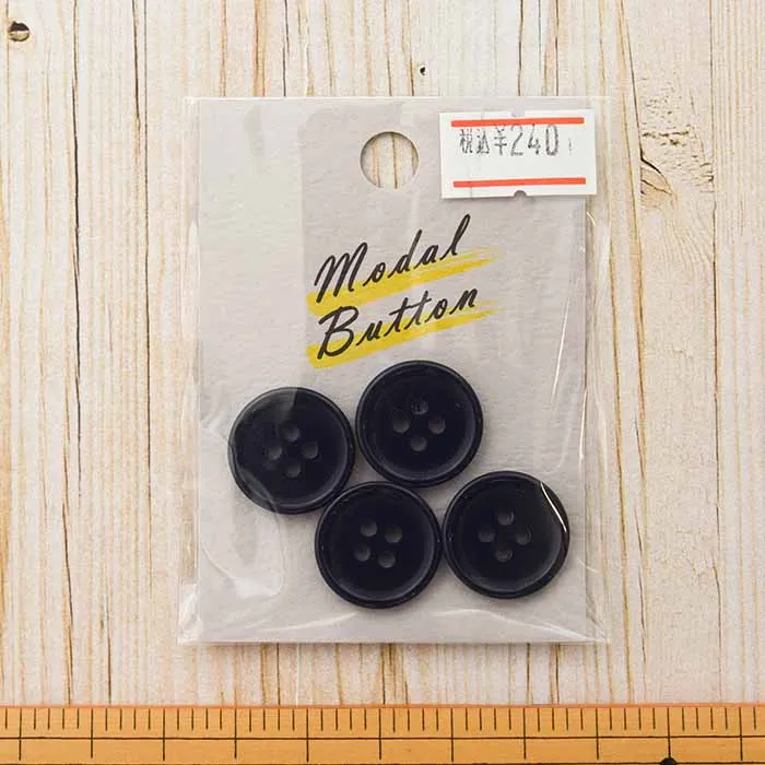 四つ穴ポリエステルボタン 18mm 4個入り