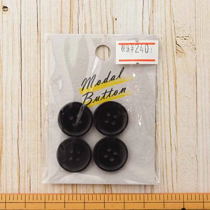 四つ穴ポリエステルボタン 18mm 4個入り