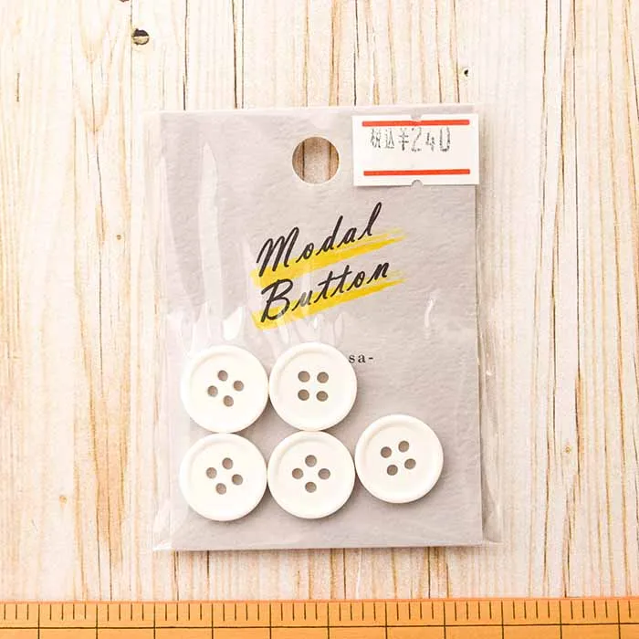 4つ穴ポリエステルボタン 15mm